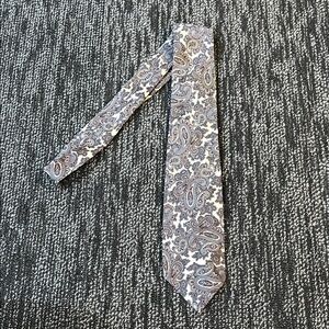 Raleighs Elegant Paisley Men's Tie in Purple- England Made - 56"x3.25"